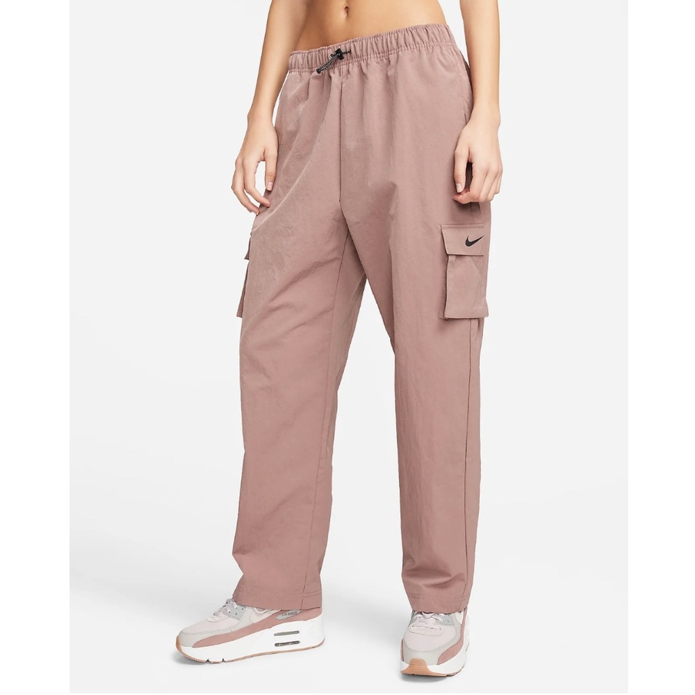 NWOT Nike High Rise Woven Pants